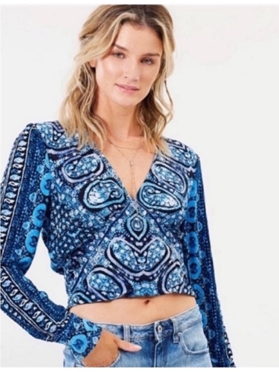 Free People Tops - Free People Wild & Free shirt blue white paisley cropped bohemian long sleeves